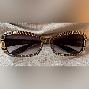 Look your best by the pool with these chic sunglasses readers